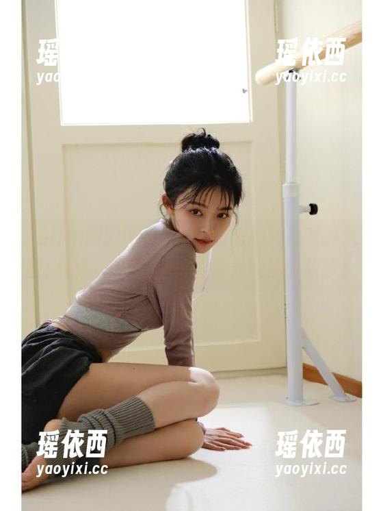 Feilin嗲囡囡-gary维爱 Feilin嗲囡囡 - gary维爱的校服写真资源:让你一秒变回校园青春的搞笑故事!