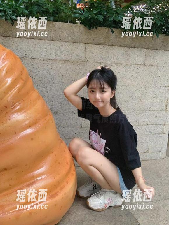 Feilin嗲囡囡 - 最新红裙写真，周大萌带来令人心动的优雅气质照片集合