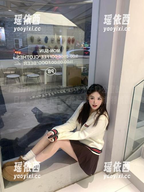 Feilin嗲囡囡 - 欣赏尤尤子办公室的工作日常，原图下载，体验其中的独特氛围