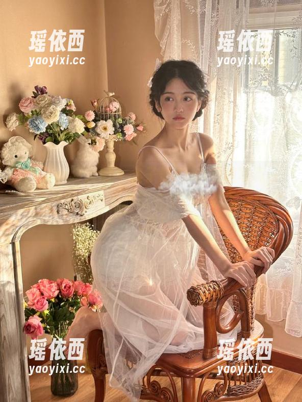 Feilin嗲囡囡 - 鱼子酱Fish御姐写真，带你品味每一张原图中的迷人姿态和优雅气质！