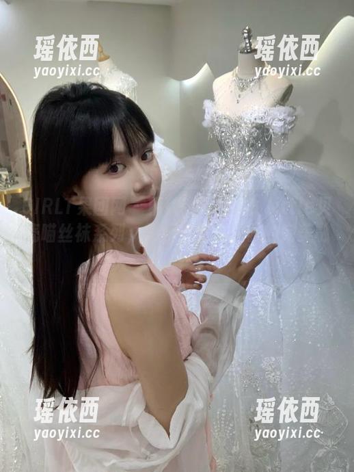 GIRLT果团网 - 精致高清写真：little贝壳喵丝袜系列，剖析性感与优雅的完美融合