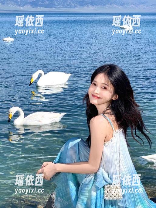 GIRLT果团网 - 何梦兮Stacy的短裙美图甜蜜分享，瞬间让人心动的时刻！