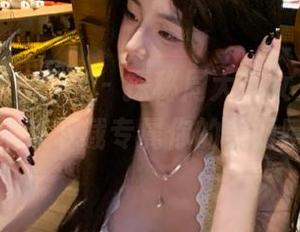 HuaYang花漾 – 探秘周大萌女王写真幕后，快来下载专属你的美丽瞬间！