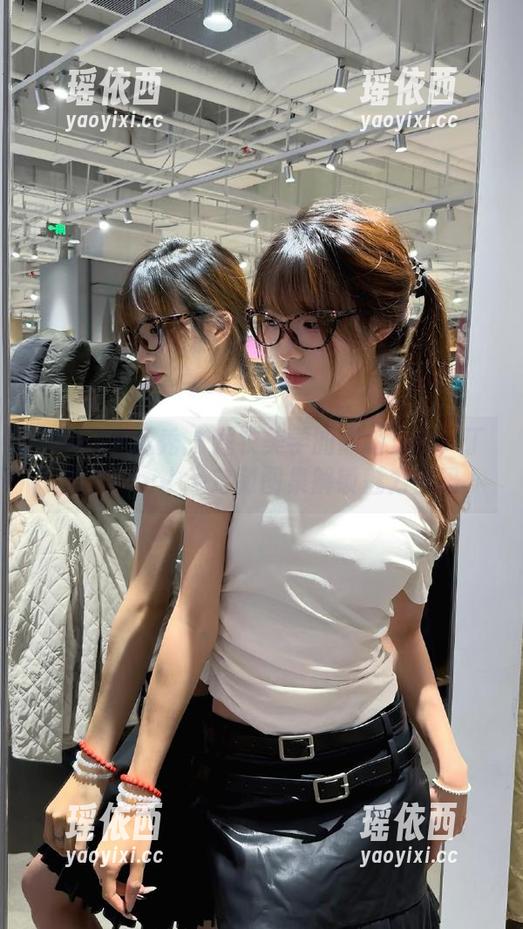 ISHOW爱秀 - 睡衣美学的巅峰之作：丁梓悦Denise定制图集解锁魅力密码