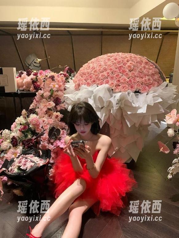 MFStar模范学院-SiByl李思宁 MFStar模范学院 - 观看SiByl李思宁短裙写真合集,领略她的时尚风潮与无穷创意吧!