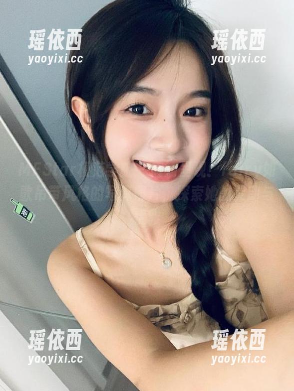 MFStar模范学院-fairy如歌 MFStar模范学院 - 高清呈现!fairy如歌吊带风格的写真照片,探索她的灵动与优雅