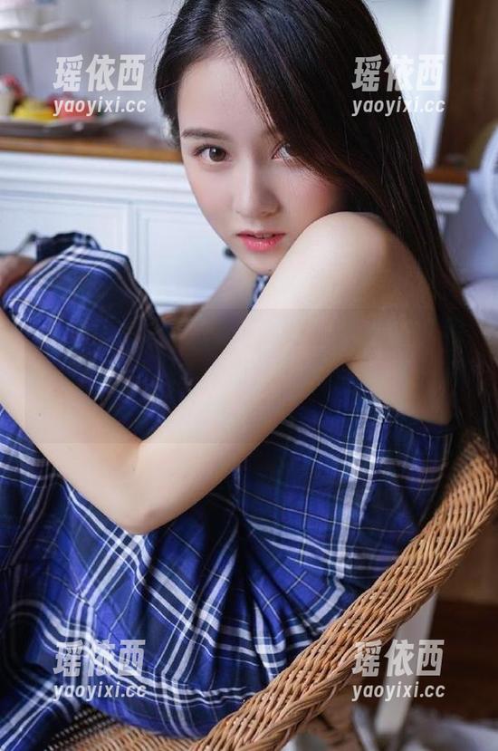 MFStar模范学院-lingyu69 MFStar模范学院 - 当Lingyu的户外写真原图遇上搞笑元素,奇妙效果让人忍俊不禁!
