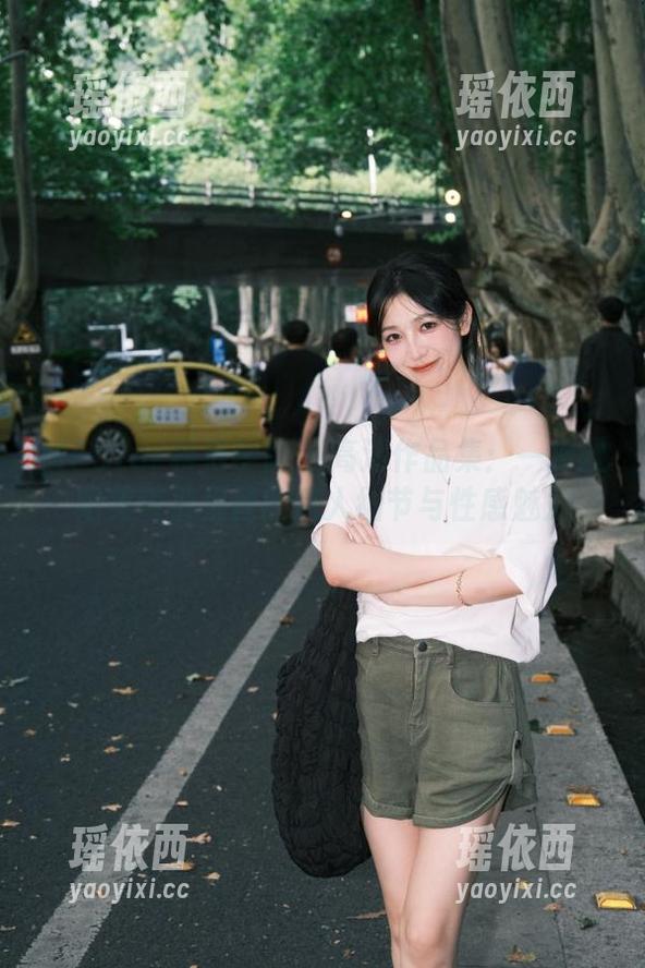 MFStar模范学院 - 高清作品集：一探欧阳美萱裤里丝的迷人细节与性感魅力