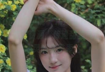 MFStar模范学院 – 精选艾莉Evelyn双马尾写真套图资源，传递甜美气息与少女心灵的完美表达