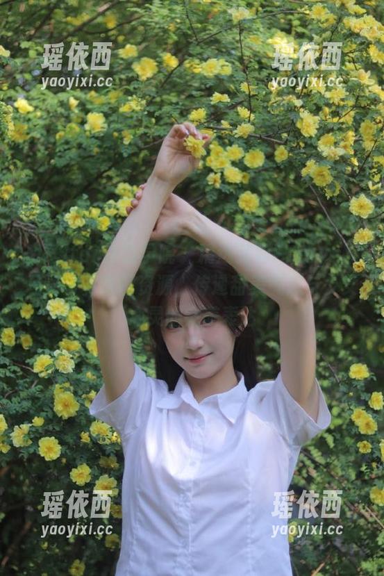 MFStar模范学院 - 精选艾莉Evelyn双马尾写真套图资源，传递甜美气息与少女心灵的完美表达