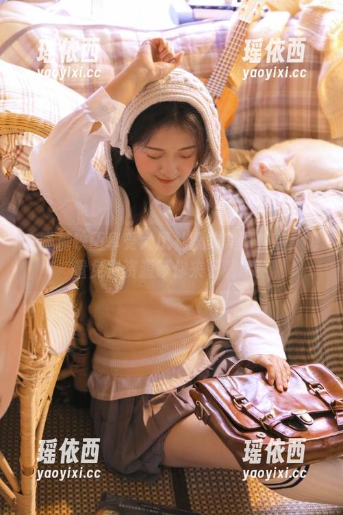 在喵糖映画享受大凤礼服的美图盛宴，海量免费资源等你来下载哦！