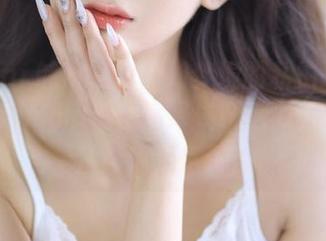 MiStar魅妍社 – 宛如梦境的私拍故事：大白兔emma倾情演绎长腿魅力，细腻图片展现无尽风情