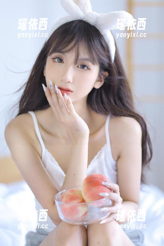 MiStar魅妍社-大白兔emma MiStar魅妍社 - 宛如梦境的私拍故事:大白兔emma倾情演绎长腿魅力,细腻图片展现无尽风情