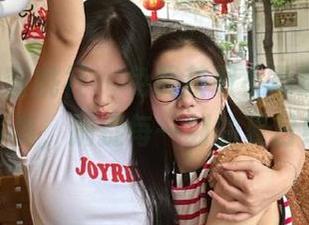 MiiTao蜜桃社 – 免费获取小草莓Berry泳池写真，捕捉每一刻的夏日绚丽！