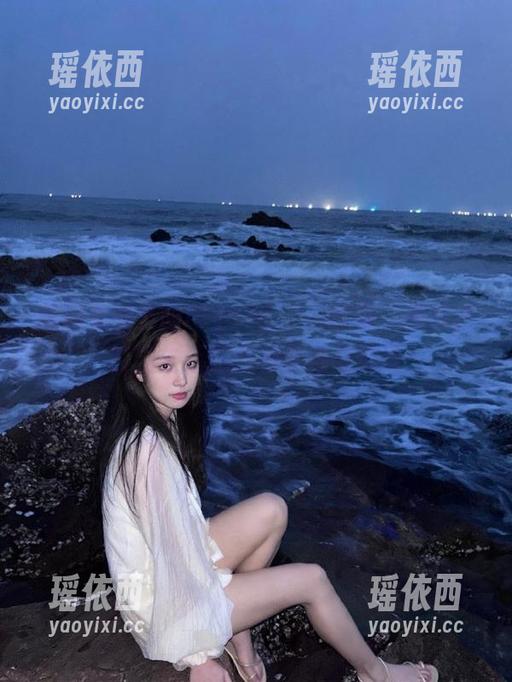 私房美图里的MyuA(뮤아)校服，描绘出校园生活的各种色彩与情感