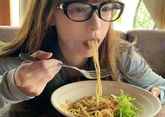 Rioko凉凉子写真套图最新更新，裤里丝风格带你走进时尚前沿！