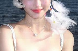 SIEE丝意 – 发现悠悠的魅力：套装写真集更新，带你走进她的时尚与艺术世界
