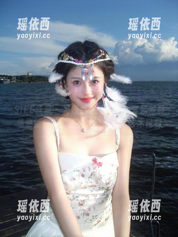 SIEE丝意 - 发现悠悠的魅力：套装写真集更新，带你走进她的时尚与艺术世界