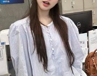 SSA丝社 – 观看莉莉的摄影作品,闪光短裙与黑丝缔造绝美视觉盛宴