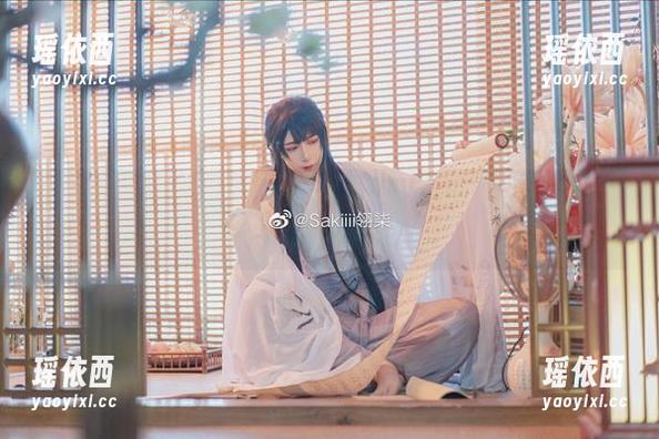 Sakiiii翎柒写真作品集发布：带你领略“坏女人”的风情，火速下载！