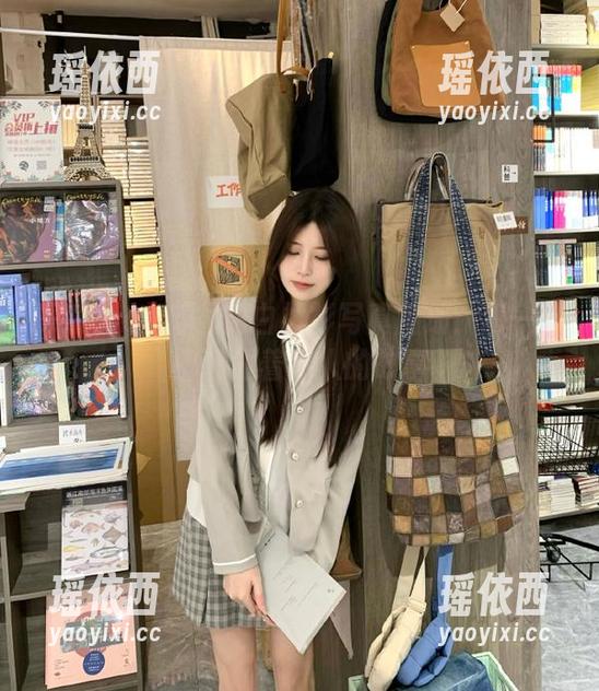 探索Sia(시아)的白衬衫写真图册：每一张都讲述着动人的故事
