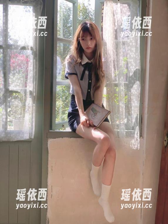 TouTiao头条女神 - 周思超倾情呈现：超美套装写真合集，尽享多种风格与魅力之美！