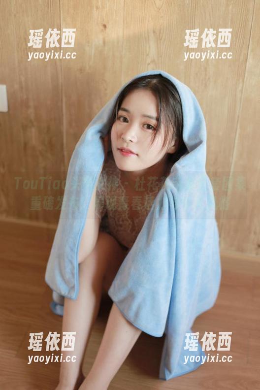 TouTiao头条女神-杜花花 TouTiao头条女神 - 杜花花毛衣全套图集重磅发布:展现青春活力与个人风格