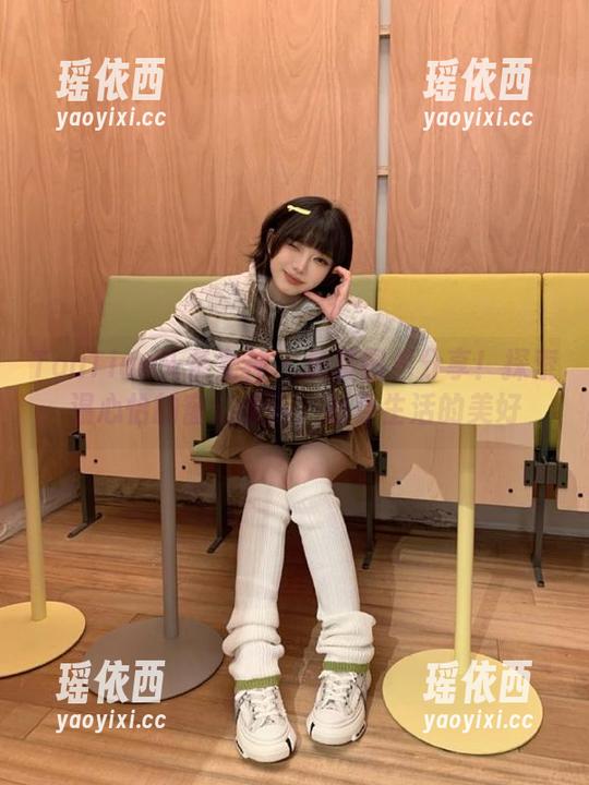 TouTiao头条女神 - 免费图包分享！探索温心怡的窗边暖洋，感受生活的美好