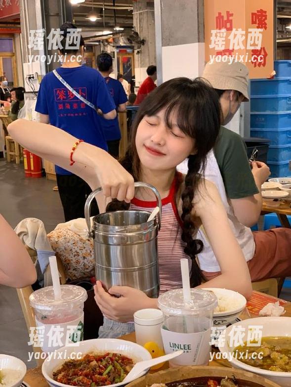 TouTiao头条女神 - 苏菲菲的无圣光比基尼写真，穿越时光的性感与艺术的碰撞