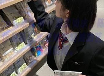 TouTiao头条女神 – 温柔如水，陈宇熙全套写真作品带你走进她梦幻般的艺术世界与温暖瞬间。