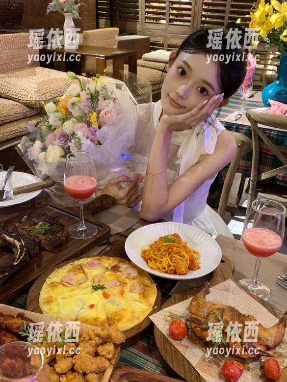 UGirls尤果网 - 乖乖，刘娅希厨娘的全套图包来袭，保证让你瞬间想喝她做的汤！