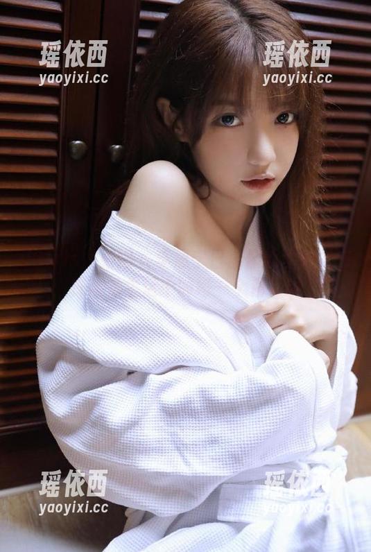 UGirls尤果网 - 李思宁日常最新图册发布：探索她生活中的每一个精彩瞬间