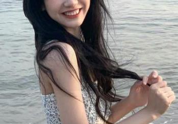 UGirls尤果网 – 时尚达人李颜儿白衬衫图集，优雅风格让你一键下载