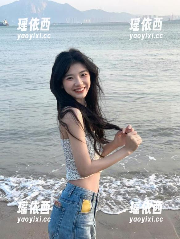 UGirls尤果网-李颜儿 UGirls尤果网 - 时尚达人李颜儿白衬衫图集,优雅风格让你一键下载
