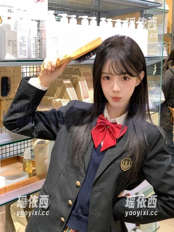 UGirls尤果网 - 杨漫妮倾情奉献全套美腿图集，展现出无与伦比的魅力与风情！