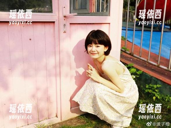 UGirls尤果网 - 温鈊怡的随性办公室：美图与照片中展现的真实魅力