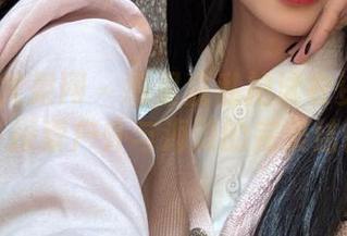 UGirls尤果网 – 绮里嘉私拍泳衣资源欣赏，探索户外与海滩的完美结合