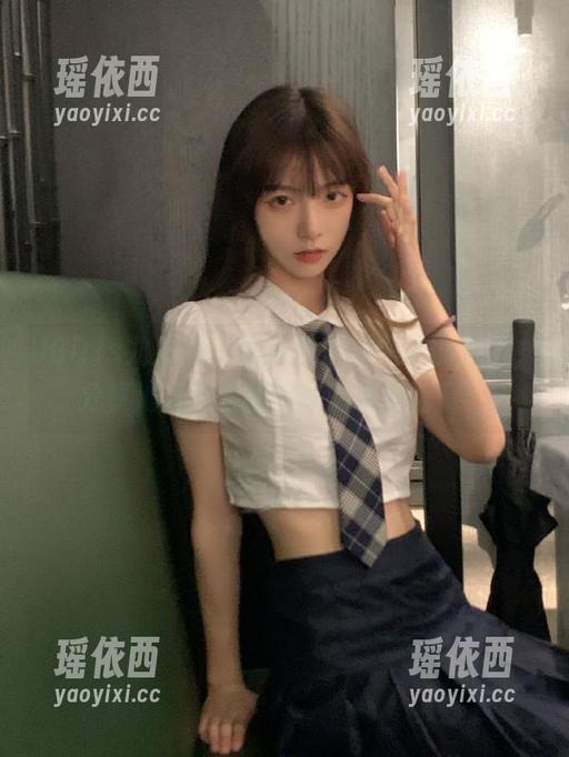 UGirls尤果网 - 探秘萌琪琪网袜的魅力，分享她最新套图带来的视觉盛宴！