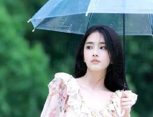 UGirls尤果网 – 谭晓彤毛衣高清作品集：冬季时尚的完美诠释与展示