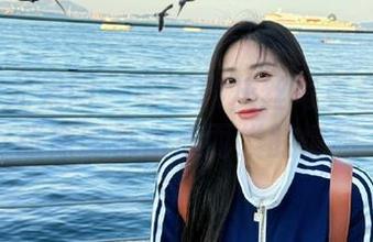 UGirls尤果网 – 谭睿琪灰丝写真合集：每张原图都由心而发的情感