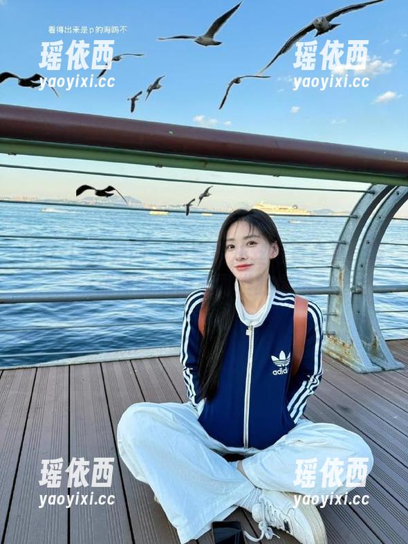 UGirls尤果网 - 谭睿琪灰丝写真合集：每张原图都由心而发的情感