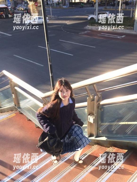探索Uhye(이유혜)的美腿世界：高清美图完美呈现动人身姿