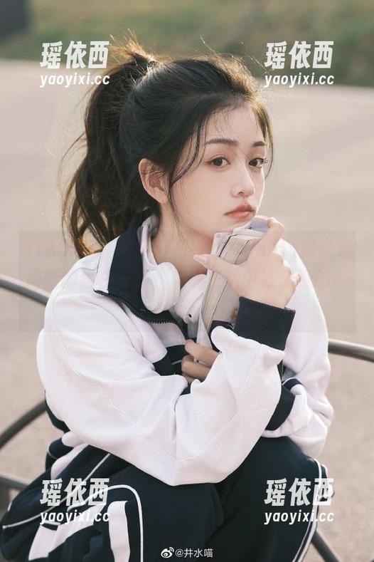 XIAOYU语画界 - 在线欣赏Emily顾奈奈最新的黑白作品，发现生活中被忽视的美丽
