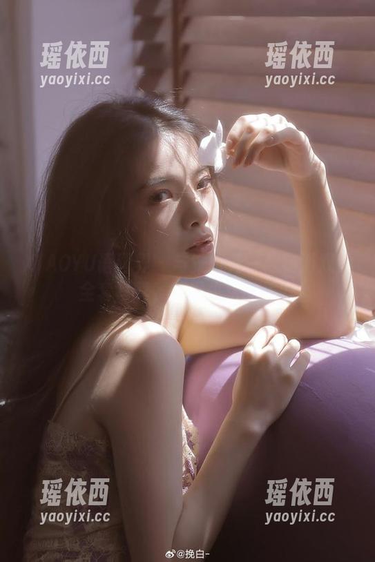 XIAOYU语画界 - 与安可儿一起畅游双人全套写真，感受生活的美好