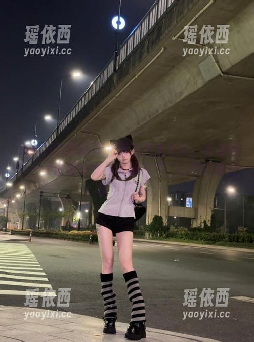 XIAOYU语画界 - 高清图集分享：看看林乐一在瑜伽中如何抵御岁月，让我们都羡慕得不行！