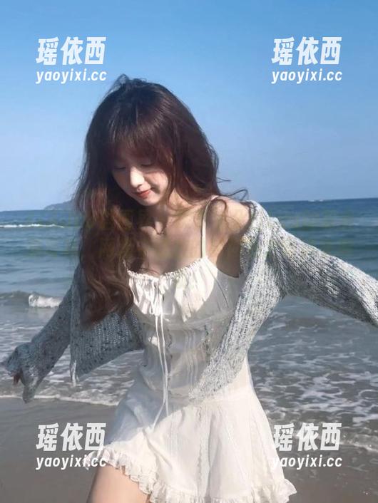 XIAOYU语画界 - 探索潘朵拉Laa的职业装写真，网盘中绽放的时尚魅力等你来解锁！