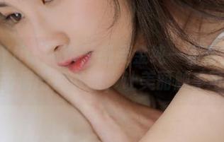 XIAOYU语画界 – 感受金纯一红裙的魅力：高清图片下载，让美丽触手可及