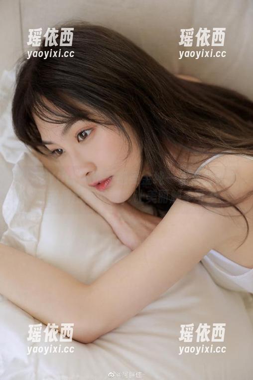 XIAOYU语画界 - 感受金纯一红裙的魅力：高清图片下载，让美丽触手可及
