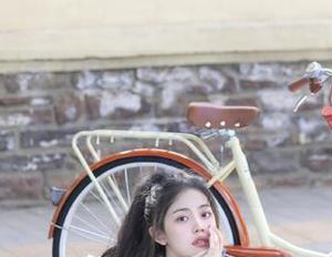 Xiuren秀人网 – 在线追随Elise谭晓彤的步伐，高清呈现写真作品《妹妹》的动人魅力