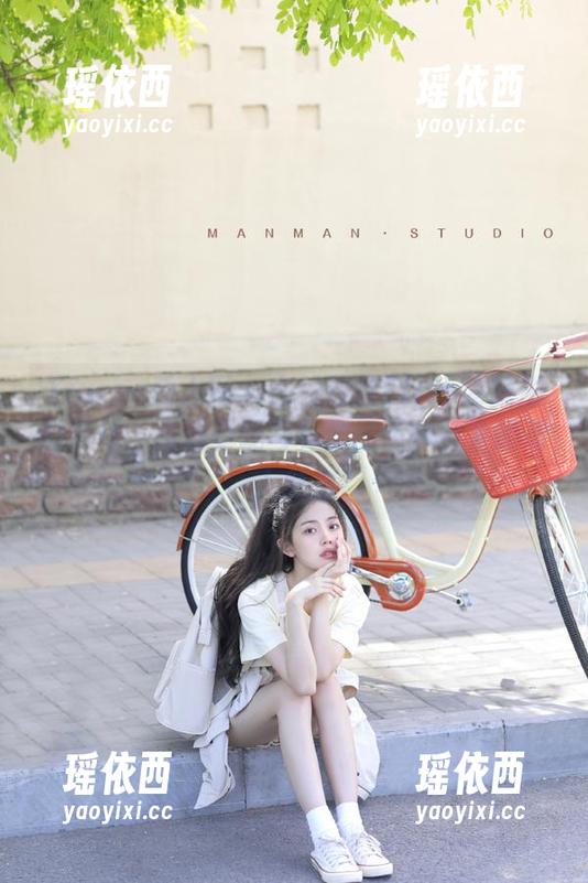 Xiuren秀人网 - 在线追随Elise谭晓彤的步伐，高清呈现写真作品《妹妹》的动人魅力